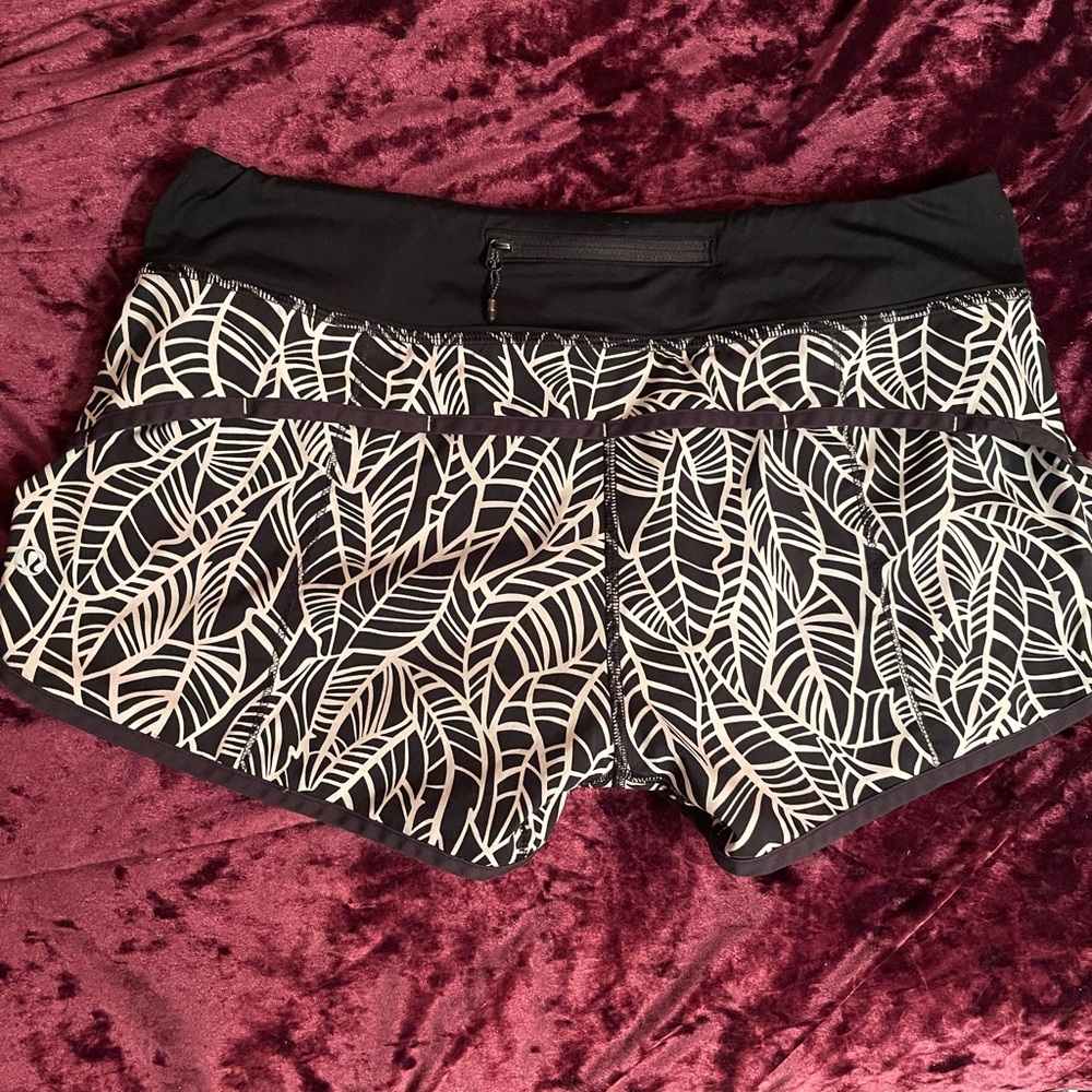 Lulu Lemon Size 8 Speed Shorts Palm trees print
